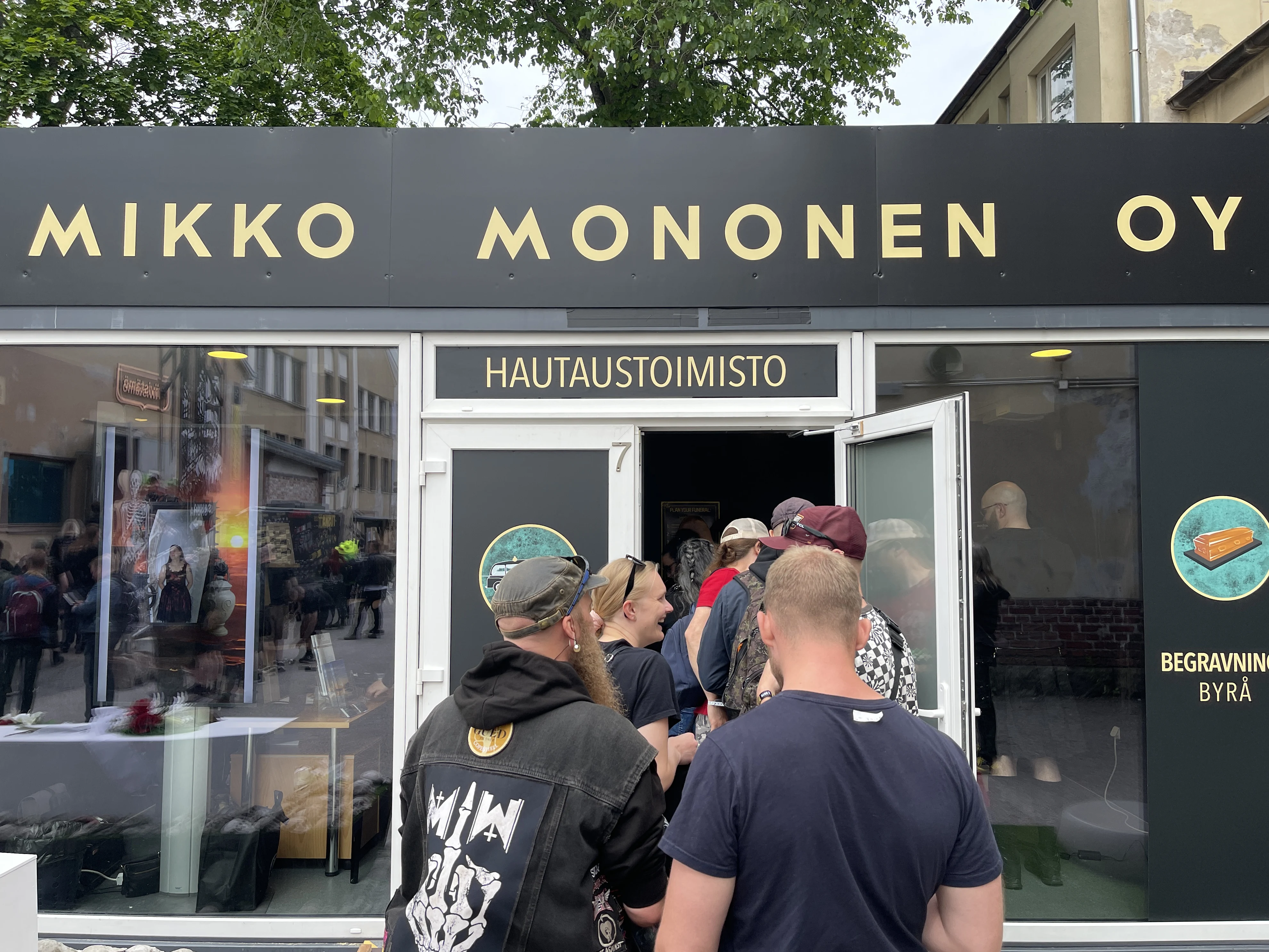 Crowd queuing outside the Mikko Mononen booth at Tuska Festival