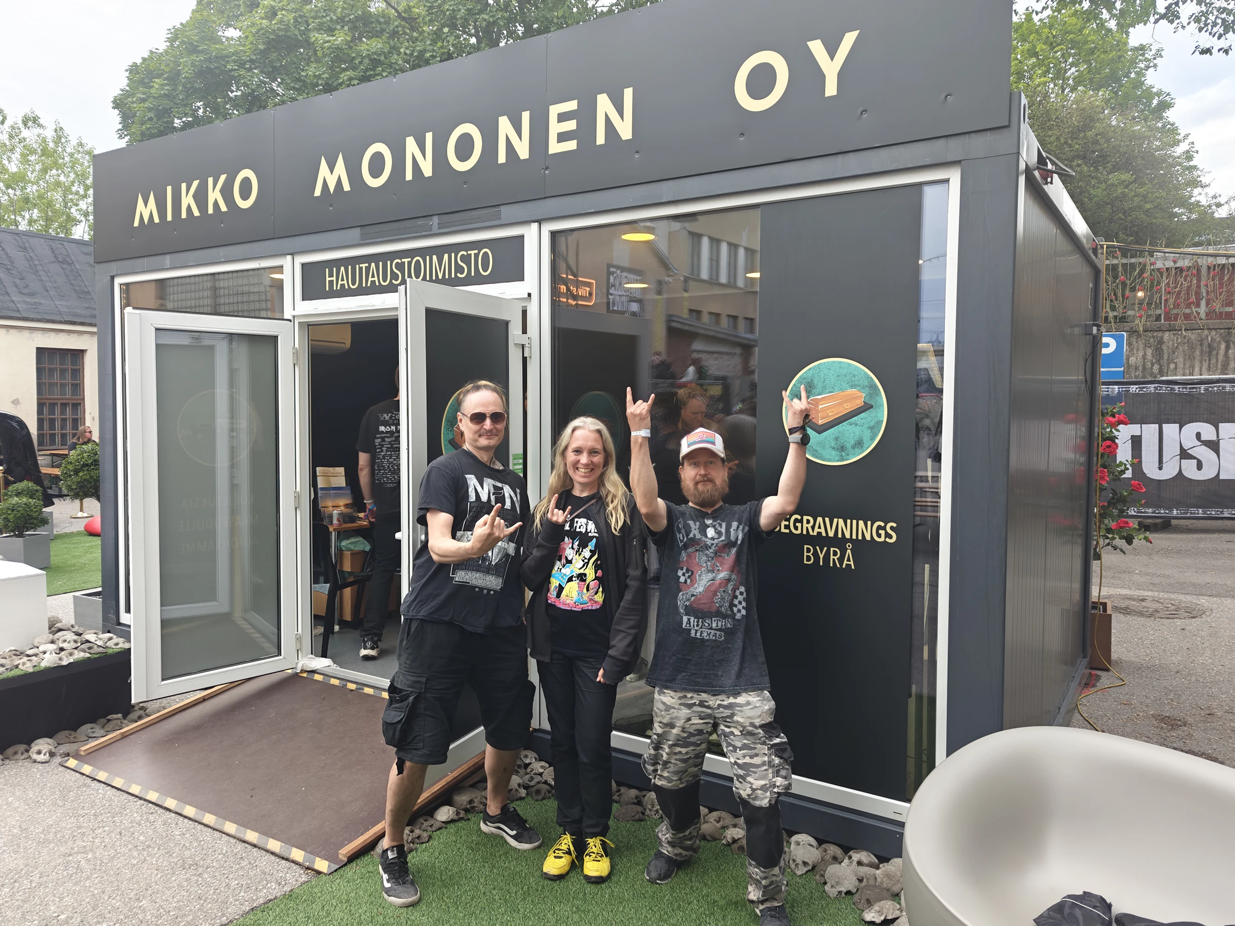 Festival attendees posing at the Mikko Mononen booth